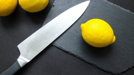 Употребление еды с ножа может испортить ауру