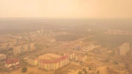 Окруженный пожарами Северодонецк сняли с высоты (фото, видео)