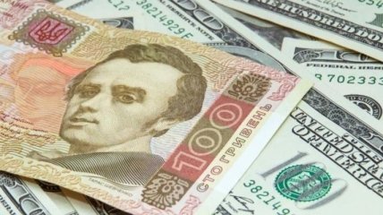 Нацбанк установил официальный курс валют: доллар немного сдал в цене
