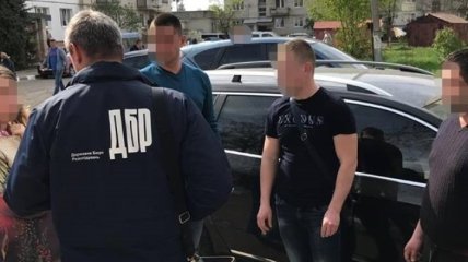 Во Львовской области за взятку задержали следователя полиции