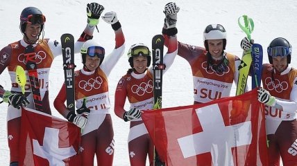 Сборная Швейцарии выиграла олимпийский турнир в миксте у горнолыжников