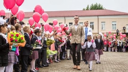 В Киеве школам разрешили самостоятельно выбирать формат Первого звонка