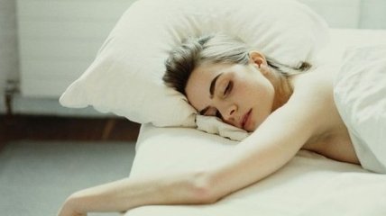 Медики объяснили, почему полезно спать без одежды