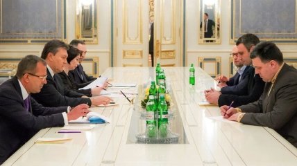 Янукович встретился с лидерами оппозиции