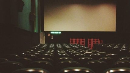 Активисты просят Порошенко отменить рекламу в кинотеатрах