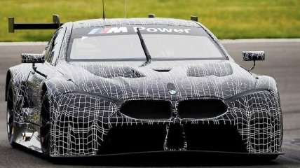В Сети появились фото гоночной BMW M8