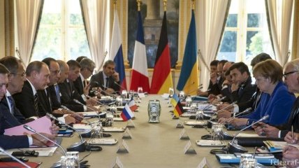 Порошенко призывает не пересматривать "Минск", по которому есть "дорожная карта"