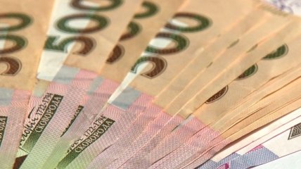 Кабмин увеличил зарплаты руководства МВД почти на 3 млн
