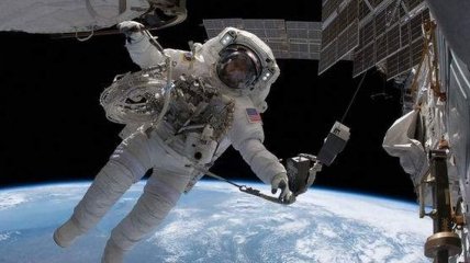 В космосе сыграли в теннис астронавты МКС (Видео)
