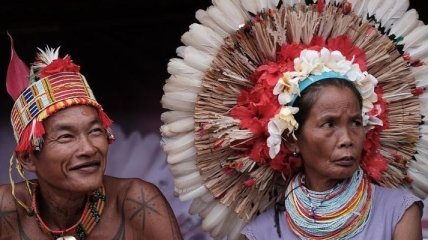 Ментавайцы: индонезийское племя с акульими зубами и своеобразными тату (Фото)