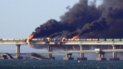 Крымский мост в огне