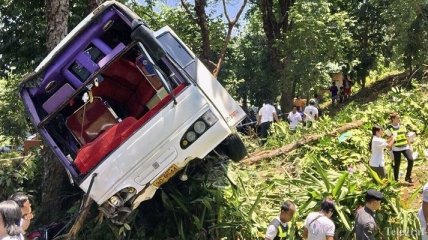 В Китае автобус упал в реку: погибло более 20 человек