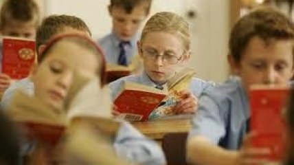 Мариупольскую учительницу оштрафовали за удар первоклассницы