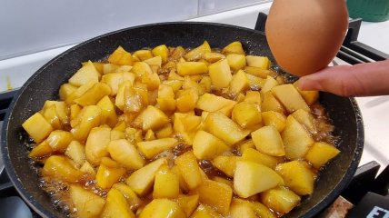 Карамелизированные яблоки (видео)