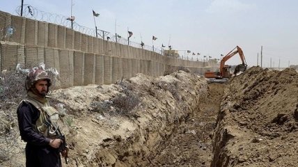 В результате перестрелки на границе с Пакистаном погибли 50 афганских военных
