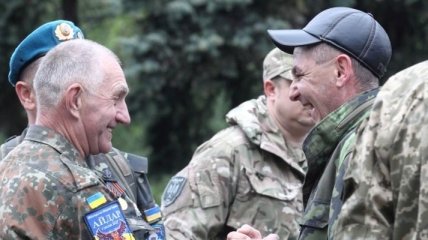 Турчинов отметил героизм и отвагу украинских добровольцев
