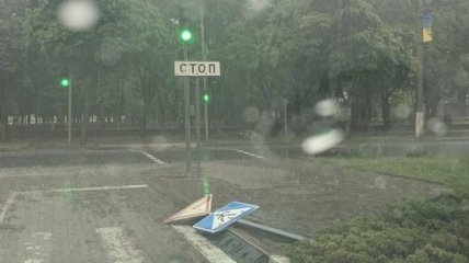 У Маріуполі злива затопила вулиці та міський транспорт