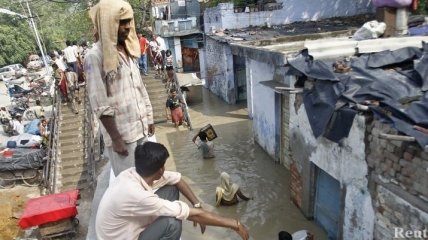Число жертв наводнения на севере Индии приближается к 600