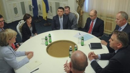 Премьер Украины встретился с главой МИД Австралии