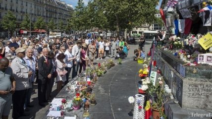 Тысячи людей почтили память жертв теракта в Ницце минутой молчания
