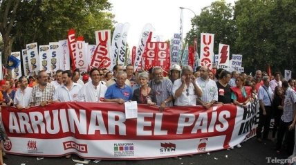 Сотни тысяч испанцев протестуют против повышения налогов