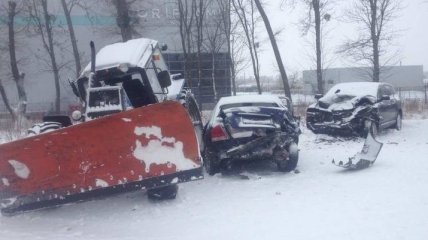 ДТП с участием снегоуборочной техники произошло в Киевской области