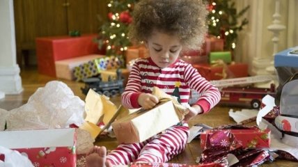 Три причины не дарить ребенку слишком много подарков