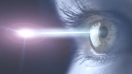 Ученые создали контактные линзы с лазером 