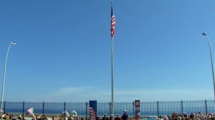 Над вновь открытым посольством США на Кубе подняли американский флаг