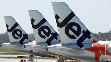 Австралийский самолет Jetstar Airways совершил вынужденную посадку в Индонезии