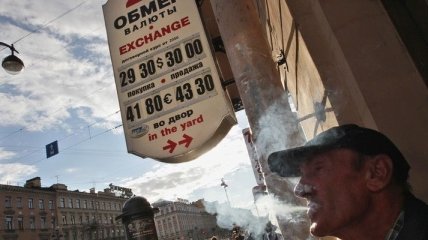 Moody's прогнозирует падение российского рубля на 30% 