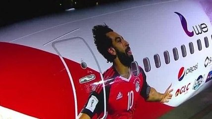 Салах добился, чтобы его портрет убрали с самолета сборной Египта