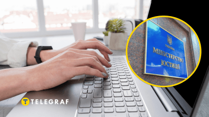 Руки на клавиатуре ноутбука