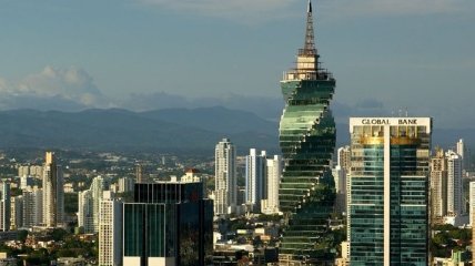 Завораживающее величие: футуристическая башня в Панаме (Фото)