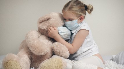 Больницы забиты: "дельта"- штамм коронавируса все больше бьет по детям в США