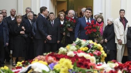 В Киеве похоронили легендарного поэта Бориса Олийныка
