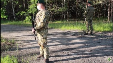 На границе с РФ ночью напали на украинских пограничников