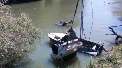 На Одесчине автомобиль упал в реку, есть жертвы (Фото)