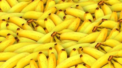 Эксперты объяснили, кому вредно есть бананы