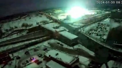 Вибух на електропідстанції у Щербинці став причиною яскравого кислотно-зеленого спалаху