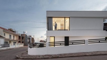 Минималистичный дом в Португалии (Фото)