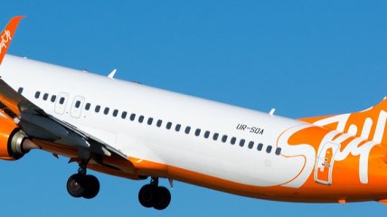 Летевший в Батуми самолет SkyUp экстренно вернулся в Киев: пассажиры рассказали о ЧП на борту