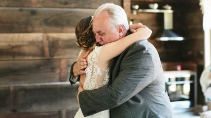 Отец невесты: трогательные фото отцов, выдающих замуж своих дочерей