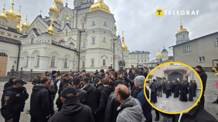 Натовпи біля Почаївської Лаври