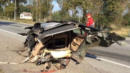 Во Львовской области в результате ДТП автомобиль раскололся пополам