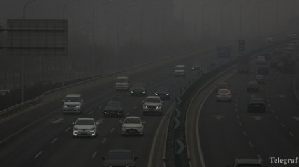 Пекин и еще более 70 городов Китая накрыло густым смогом (Фото)