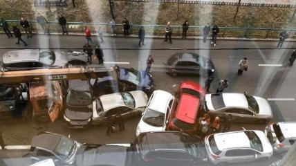 Масштабное ДТП в центре Киева: столкнулись около 10 авто