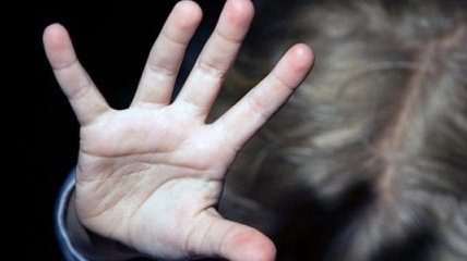 В Кировоградской области неизвестный изнасиловал 3-летнюю девочку