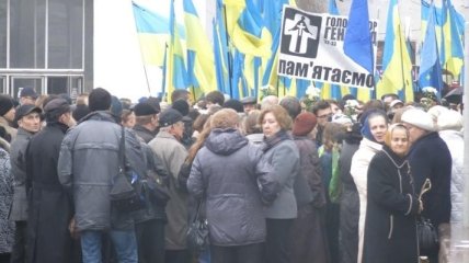 В Киеве проходит шествие по случаю 80-й годовщины Голодомора  