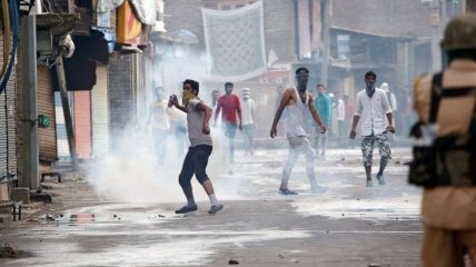 В Индии в Кашмире разогнали митинг, пострадало 250 человек